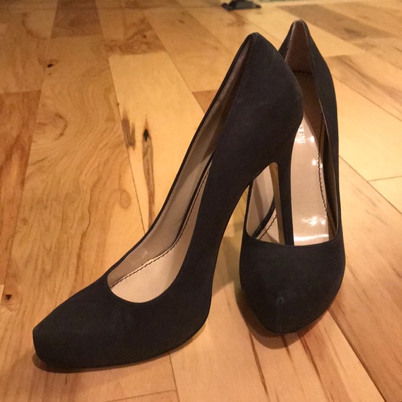 Black Heels - Picture 2 of 8